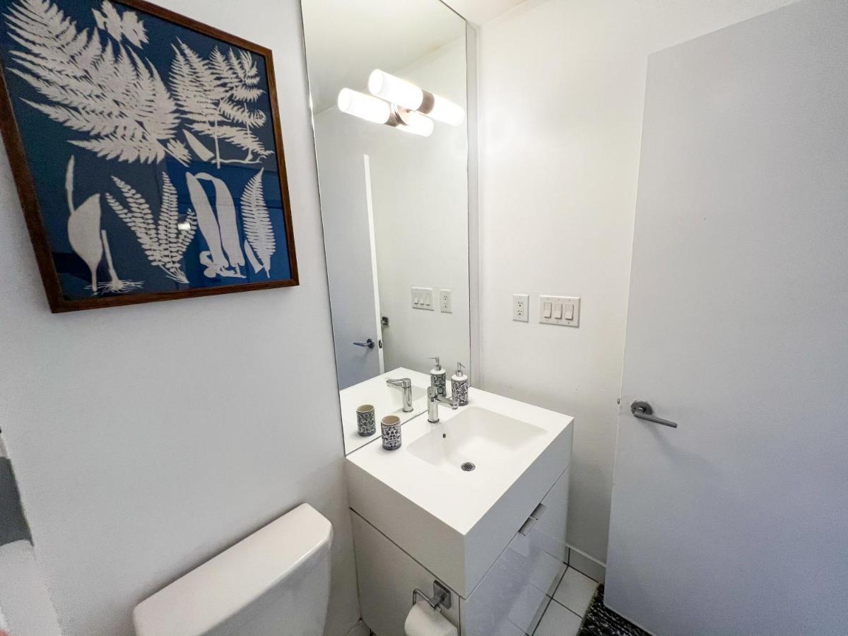Simply Comfort. Elegant Apartments Dan Lecki Торонто Екстериор снимка