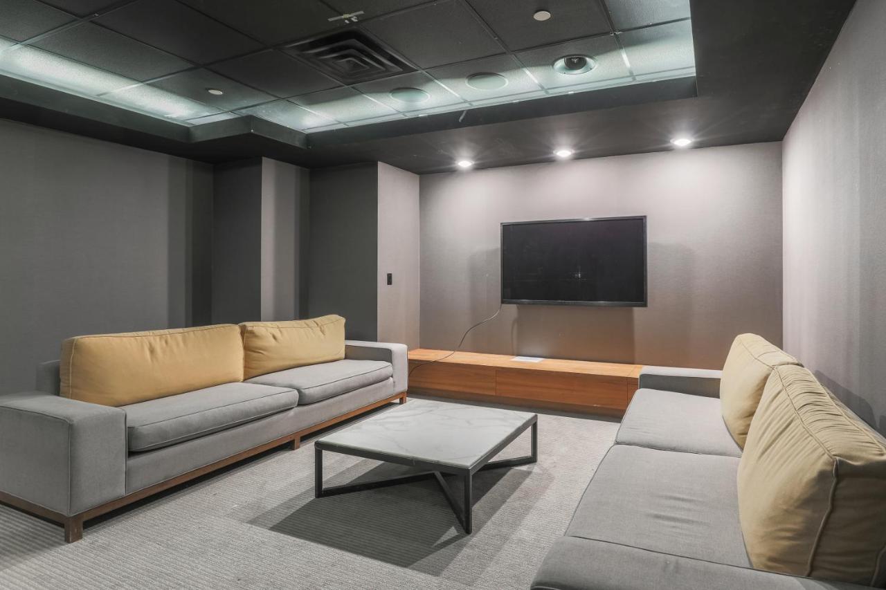 Simply Comfort. Elegant Apartments Dan Lecki Торонто Екстериор снимка